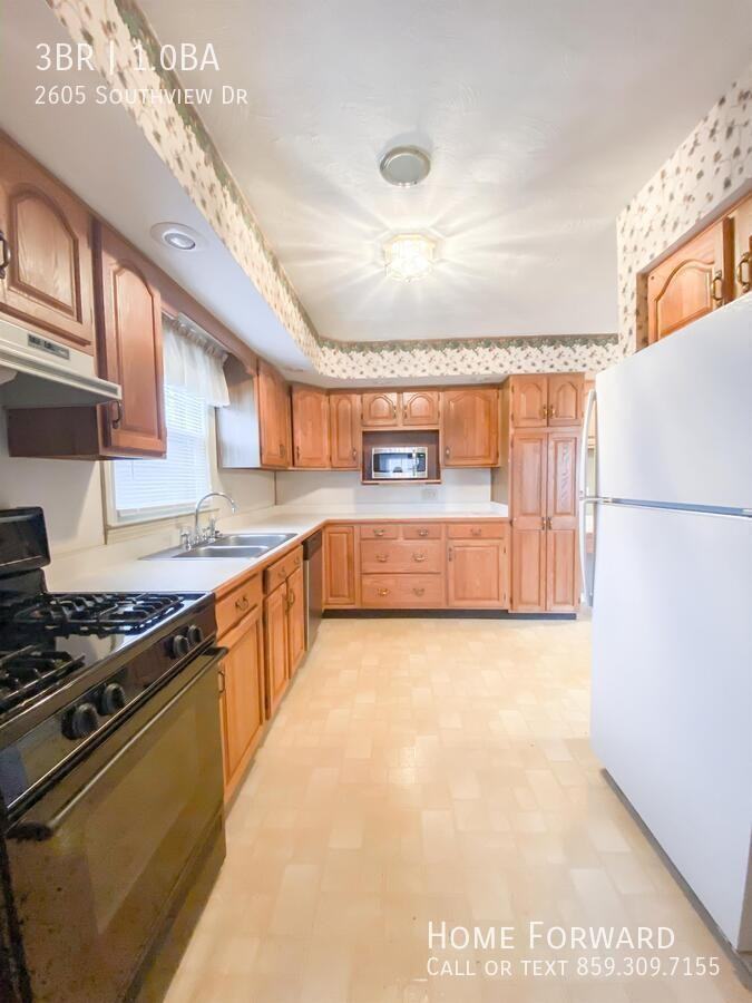 2605 Southview Dr - Photo 2 of 13