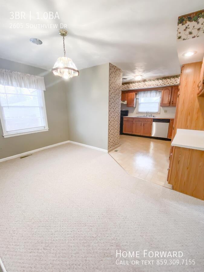 2605 Southview Dr - Photo 3 of 13