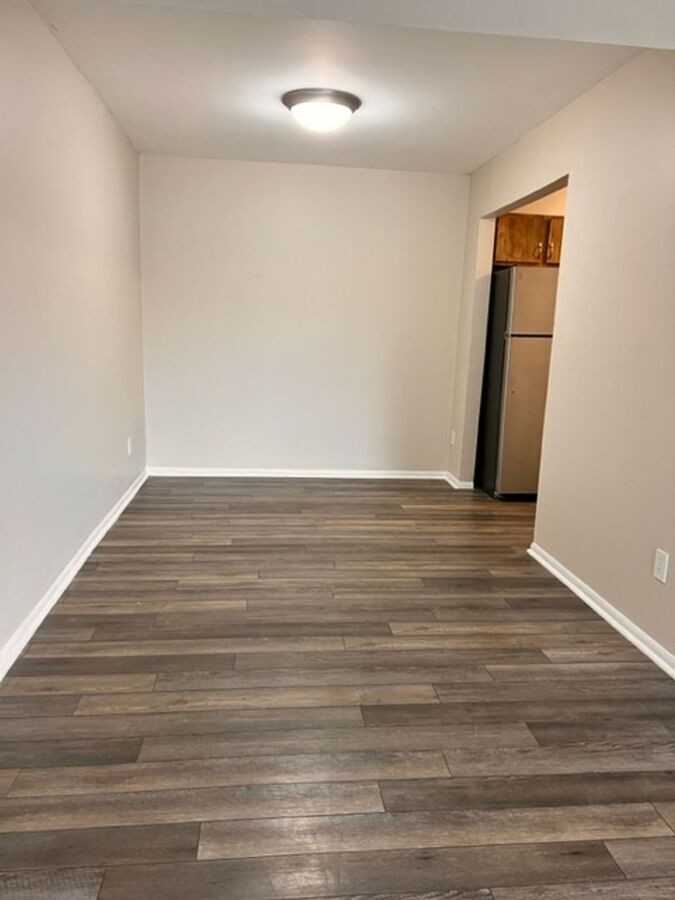 109 Scarborough Ct #I1 - Photo 3 of 6