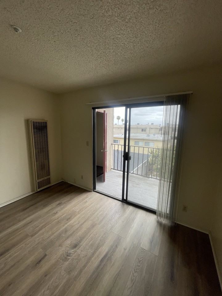 14032 Doty Avenue #205 - Photo 6 of 7