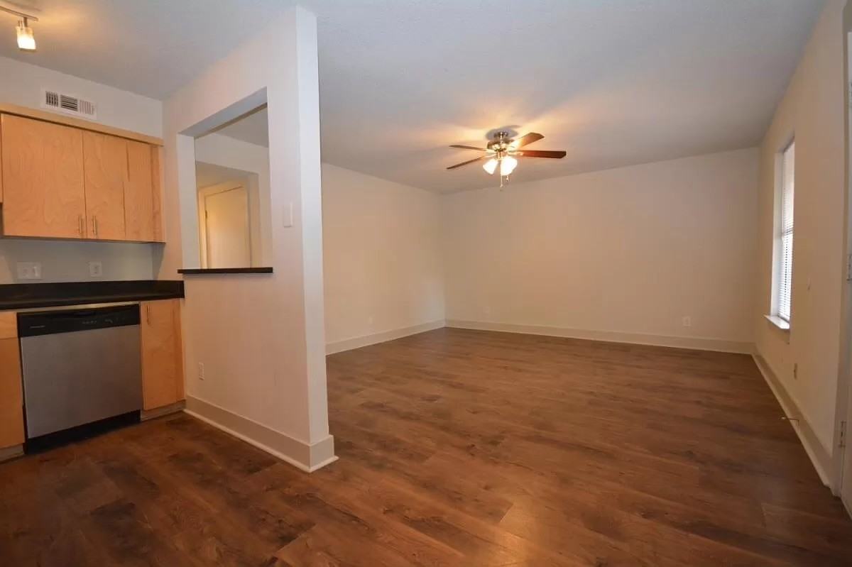 922 West Hughes Street #6 - Photo 3 of 6