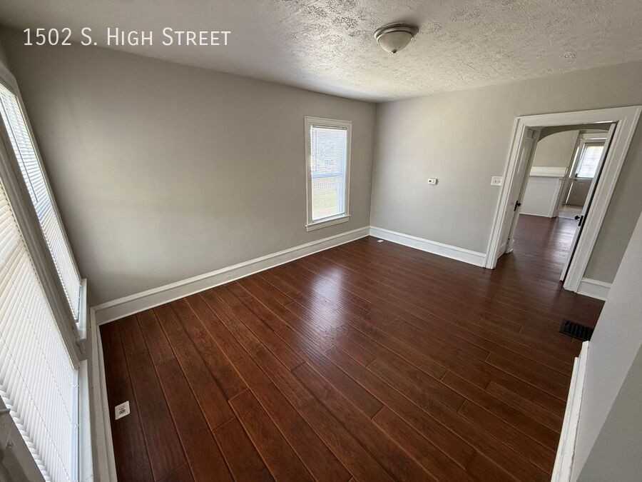 1502 S High St - Photo 2 of 10