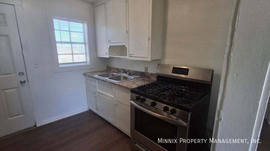 102 N 11th St #B - Photo 5 of 10