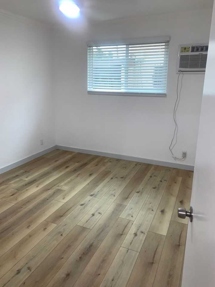 4916 Hazeltine Ave #04 - Photo 3 of 17