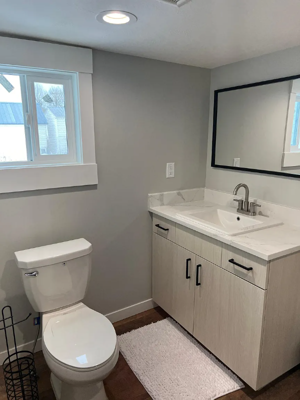 418 W 18th St - Photo 3 of 8