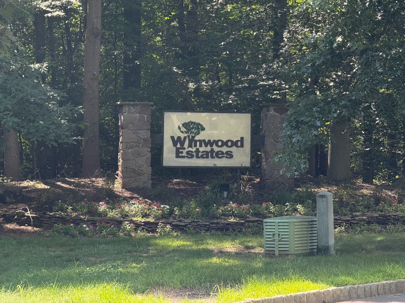 9 Arrowwood Ln - Photo 2 of 14