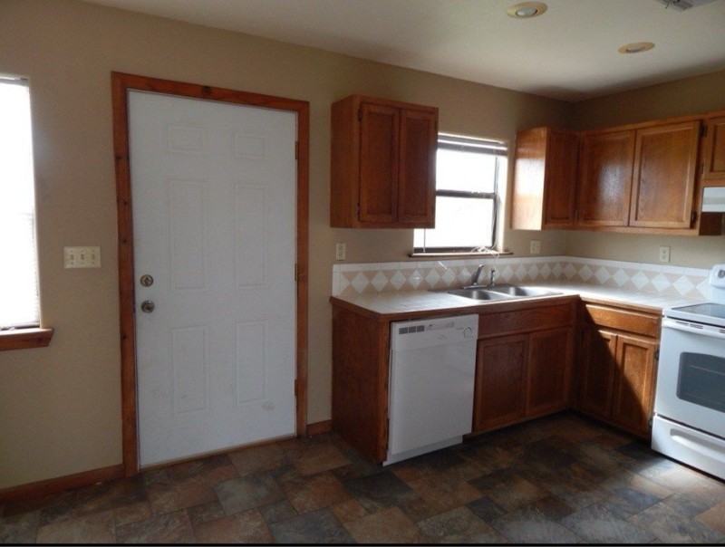 3 Sunset Cir - Photo 3 of 5