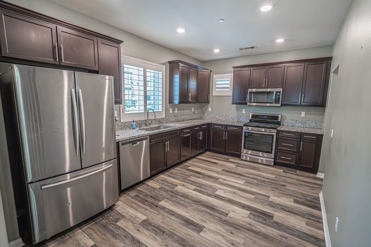 27470 Poppy Ct - Photo 3 of 22