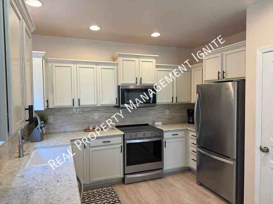 61203 Snowbrush Drive - Photo 3 of 20