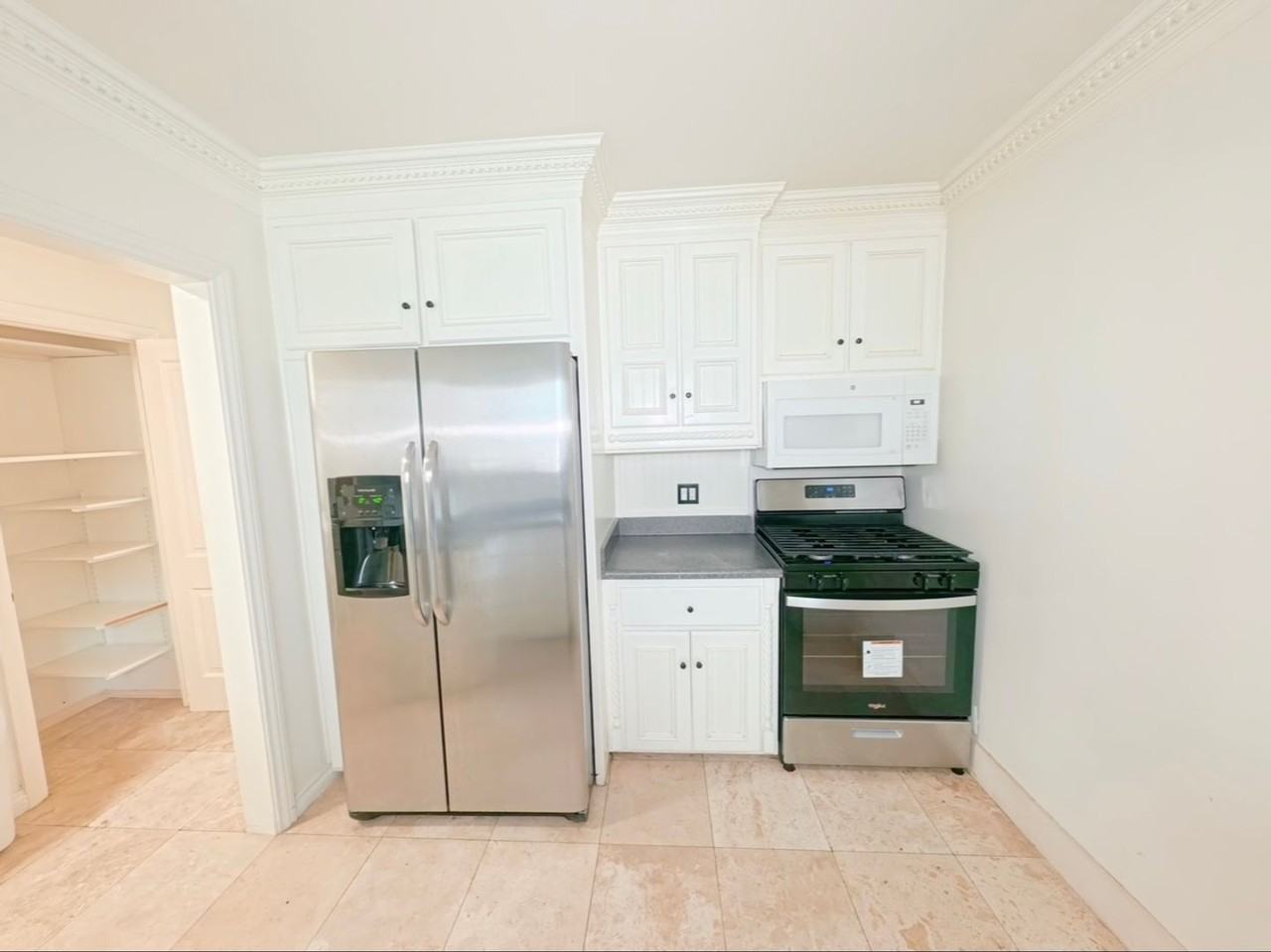 442 Kelton Ave #442 - Photo 7 of 32