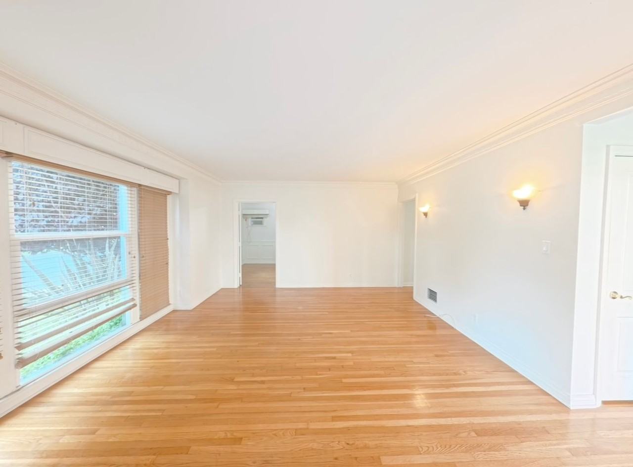 442 Kelton Ave #442 - Photo 3 of 32