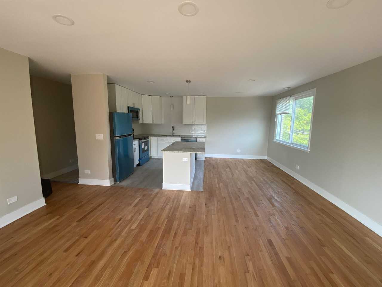 Damen - Photo 2 of 14