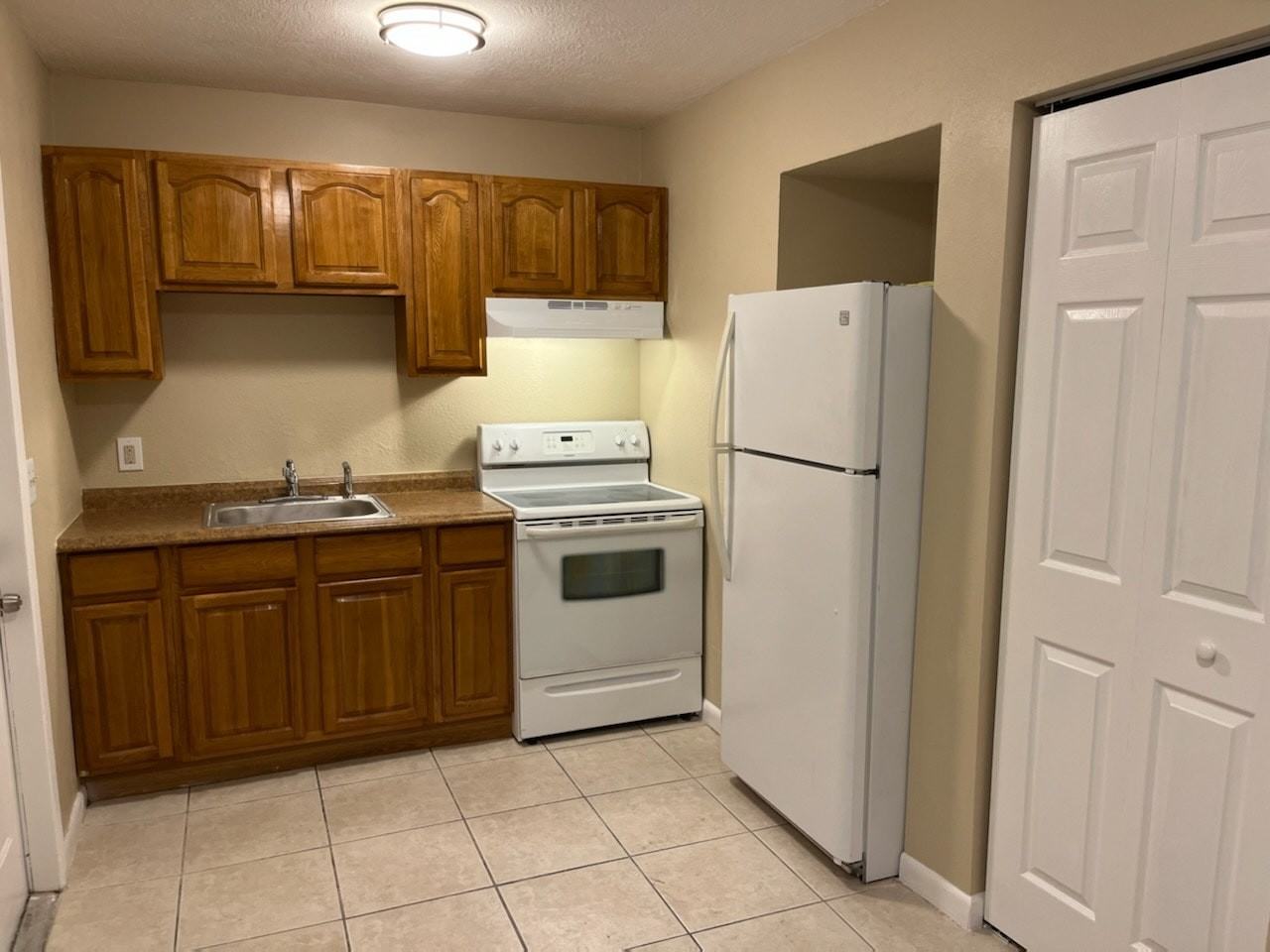 1405 College Park Lane, Unit B - Photo 3 of 4