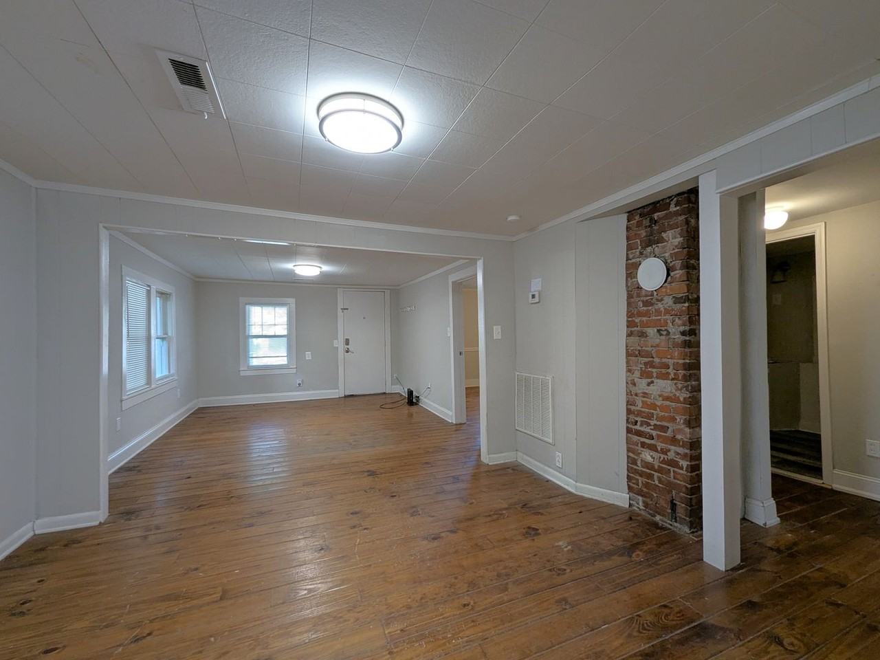 1017 England St Ne - Photo 2 of 10