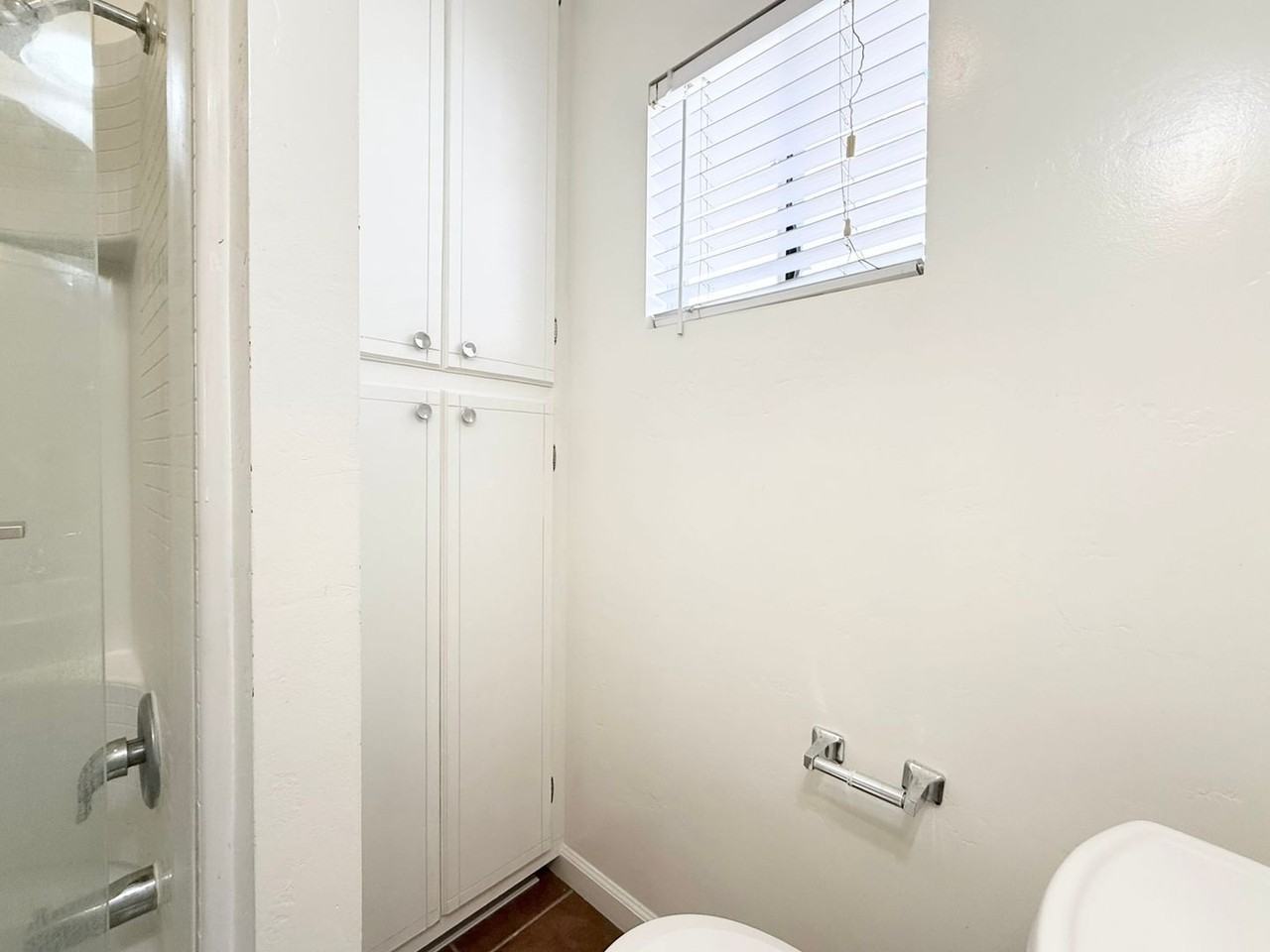 400 Civic Center Dr - Photo 7 of 9