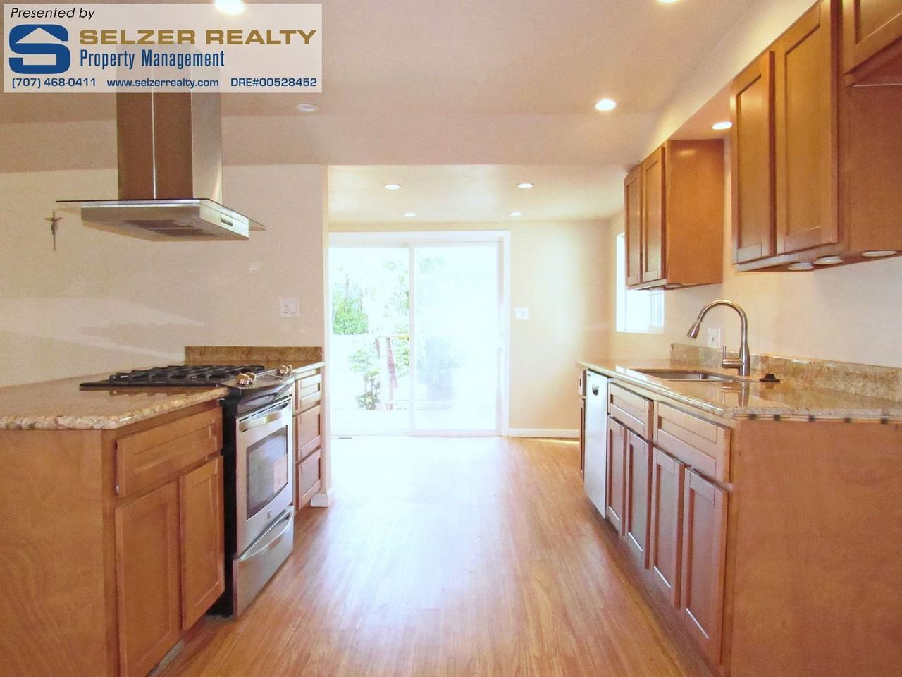 1114 Helen Ave - Photo 4 of 12