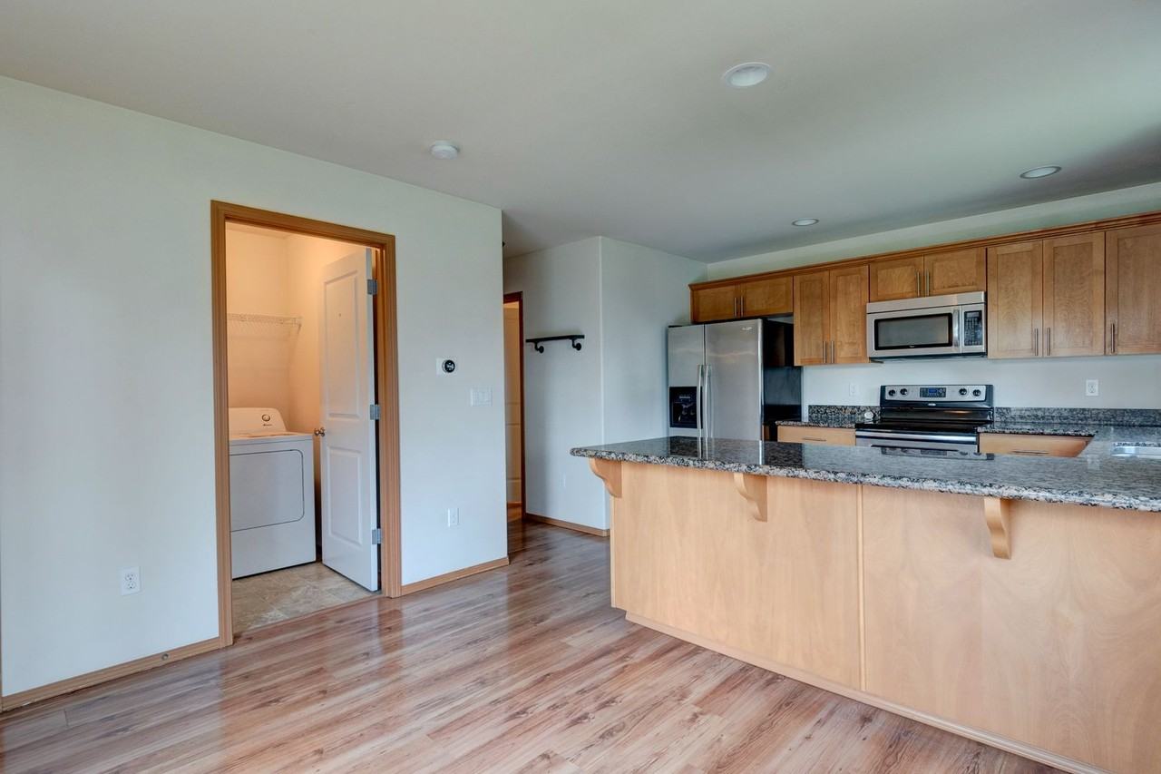 2450 Sw Navigator Loop - Photo 3 of 22