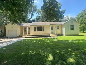 1161 S Kings Ave - Photo 1 of 1