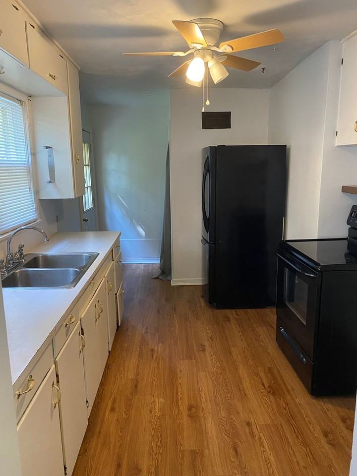 1161 S Kings Ave - Photo 7 of 15