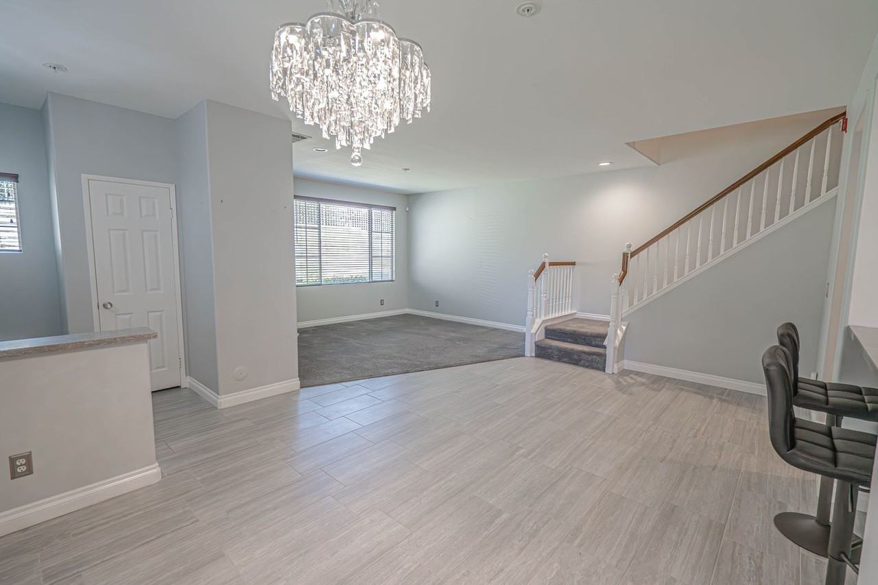 23491 Abbey Glen Pl - Photo 4 of 25