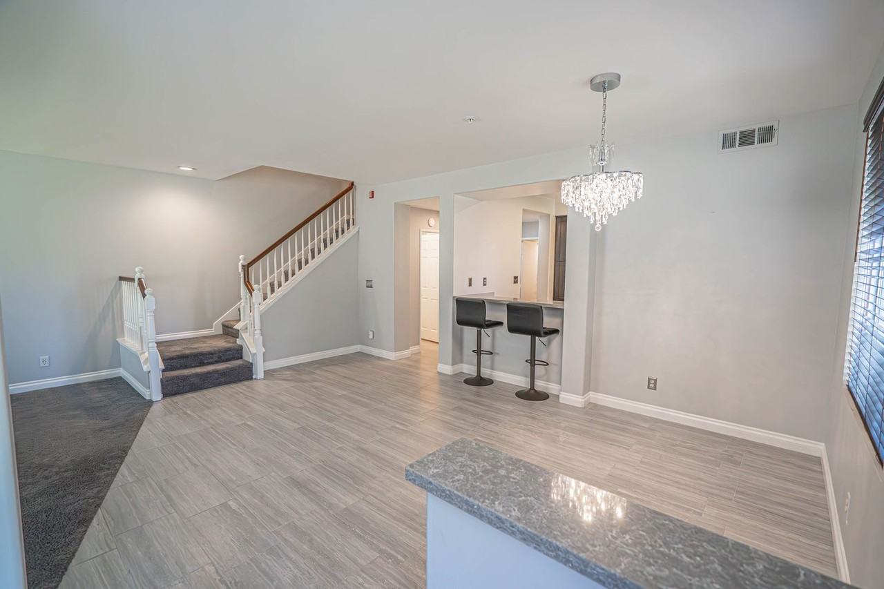 23491 Abbey Glen Pl - Photo 5 of 25