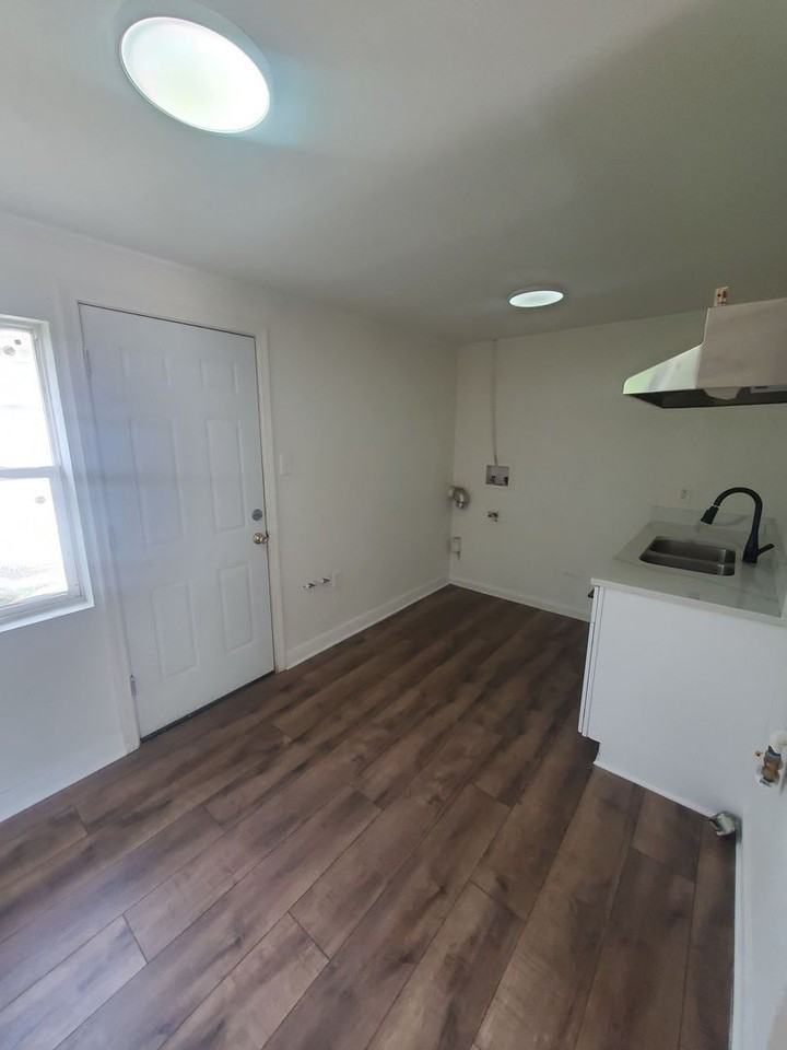 4238 N 42nd Pl - Photo 2 of 6