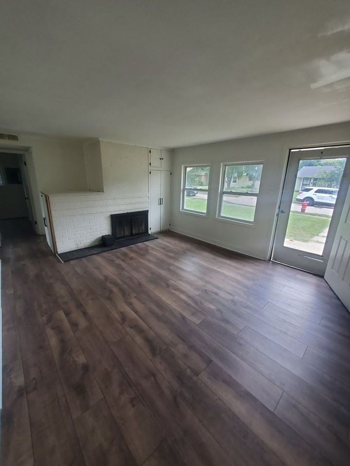 4238 N 42nd Pl - Photo 3 of 6