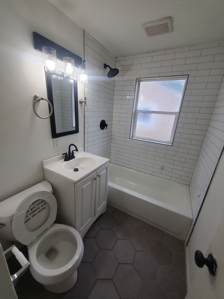 4238 N 42nd Pl - Photo 4 of 6