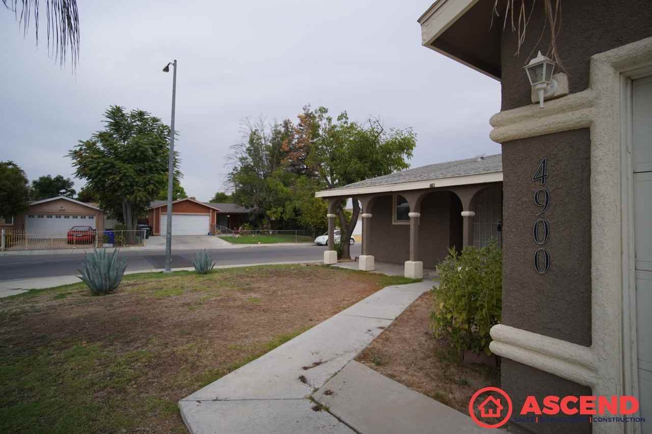 4900 Magic Ave - Photo 2 of 23