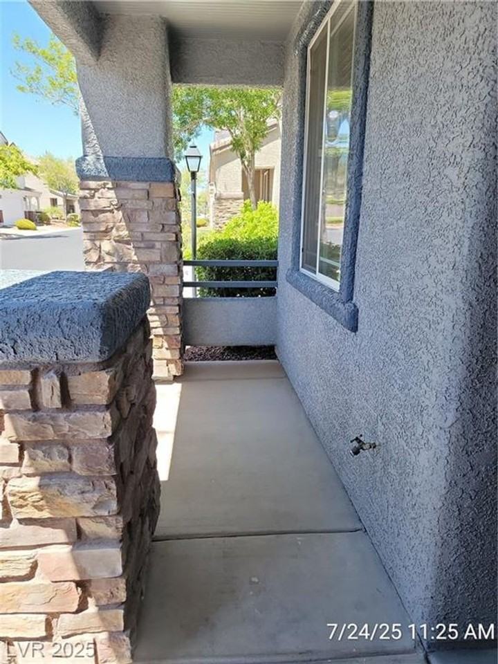 6138 Arbor Valley Ave - Photo 3 of 47