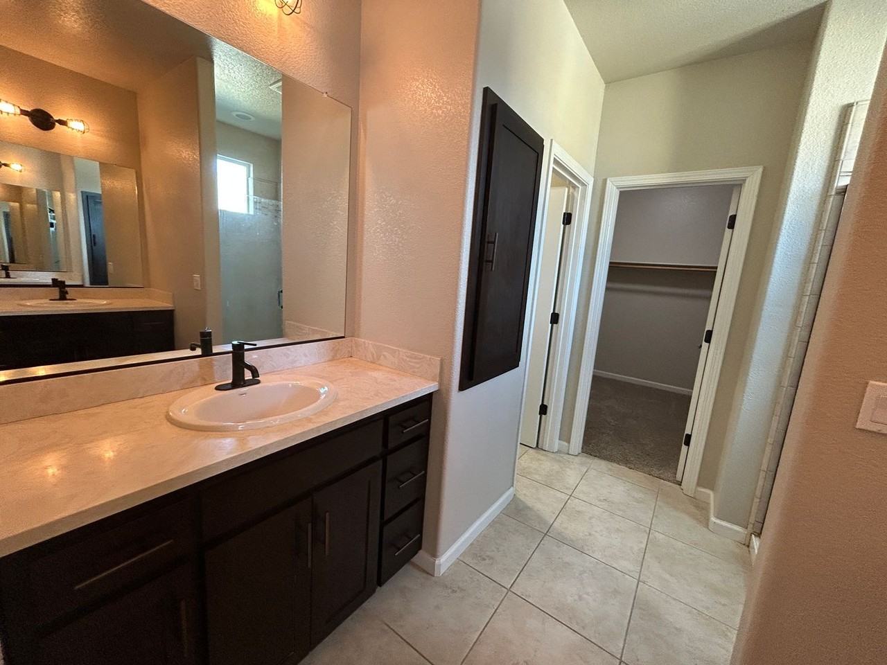 2479 Erickson St - Photo 7 of 17