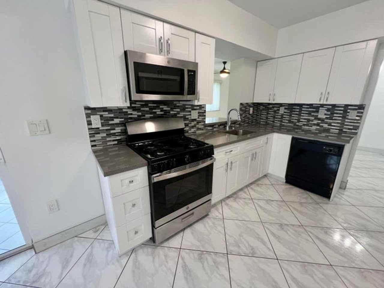 8640 Wilshire Dr - Photo 2 of 20