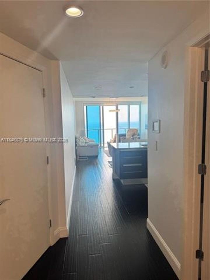 17001 17001 Collins Ave appt 1002 - Photo 3 of 33