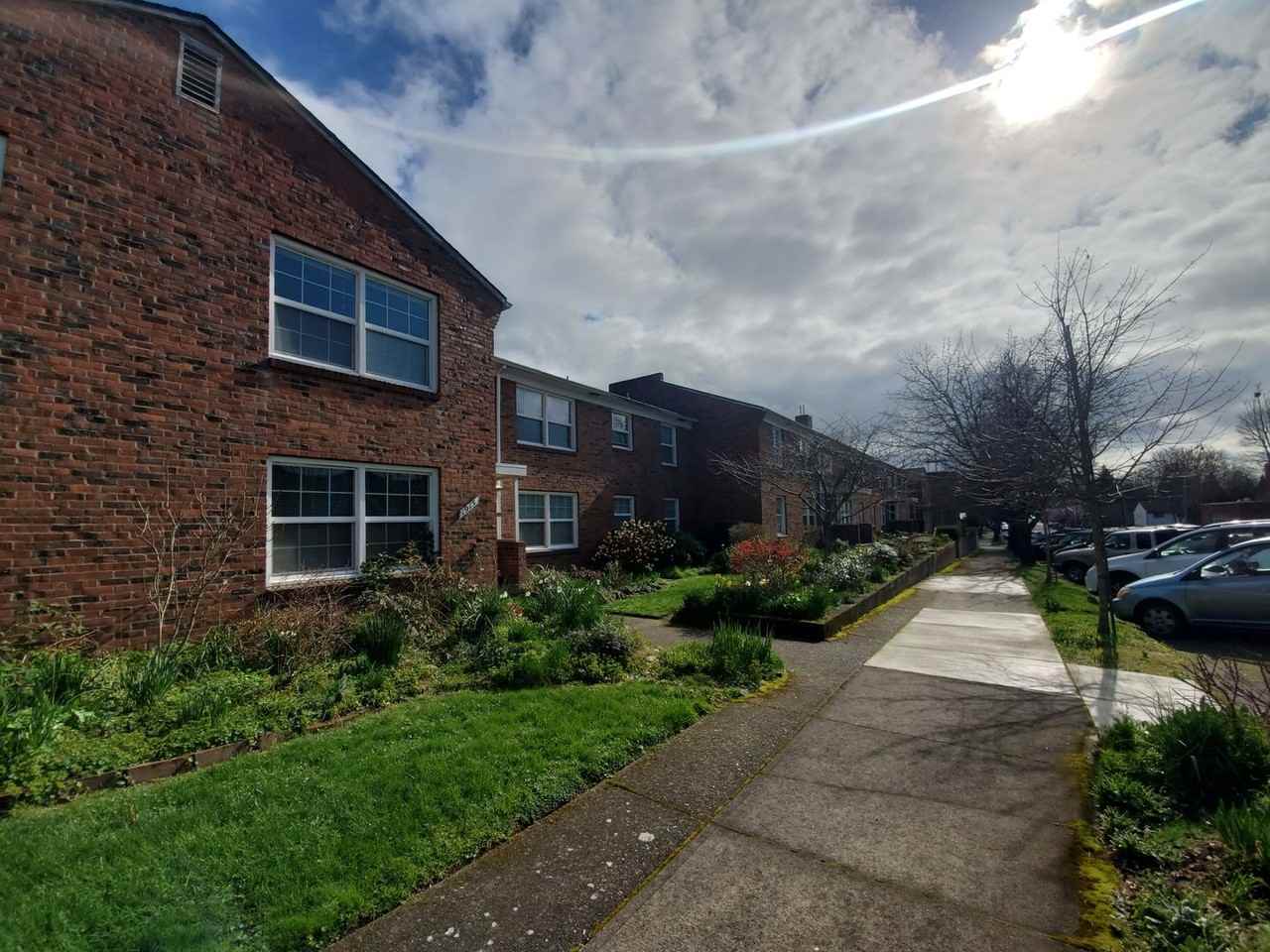 Manor Court Apartments - Photo 3 of 39