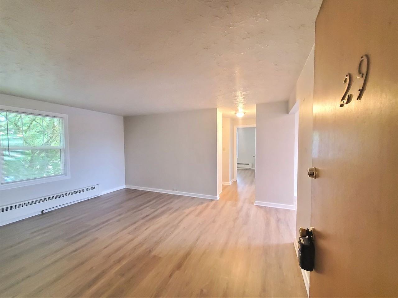 Manor Court Apartments - Photo 4 of 39