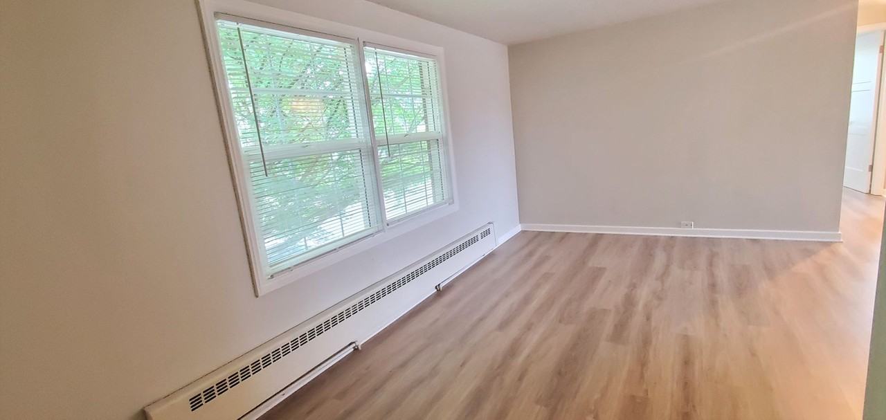 Manor Court Apartments - Photo 6 of 39
