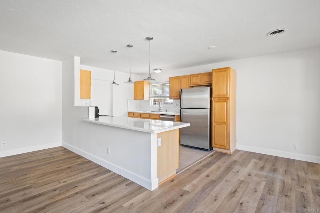 2460 Sarbonne Dr - Photo 2 of 18