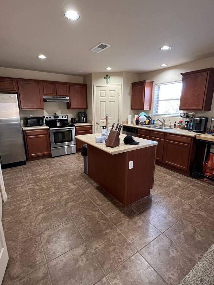 2524 Las Alturas Ct - Photo 3 of 12