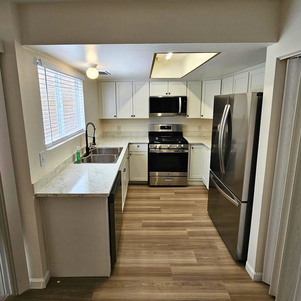 3016 Saint George St #E - Photo 2 of 27