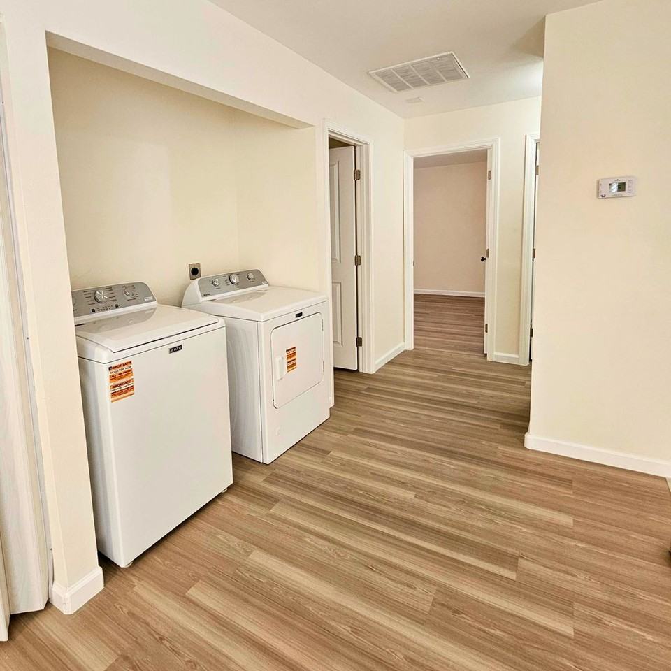 3016 Saint George St #E - Photo 5 of 27