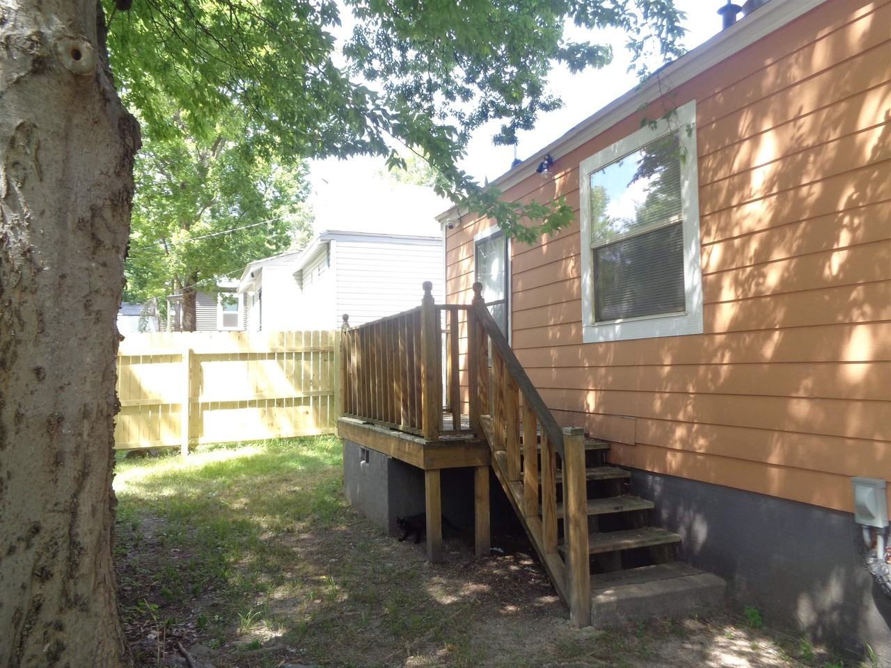 920 S Elm St - Photo 5 of 20