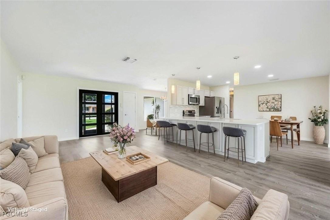 1202 Se 14th Ter - Photo 4 of 30