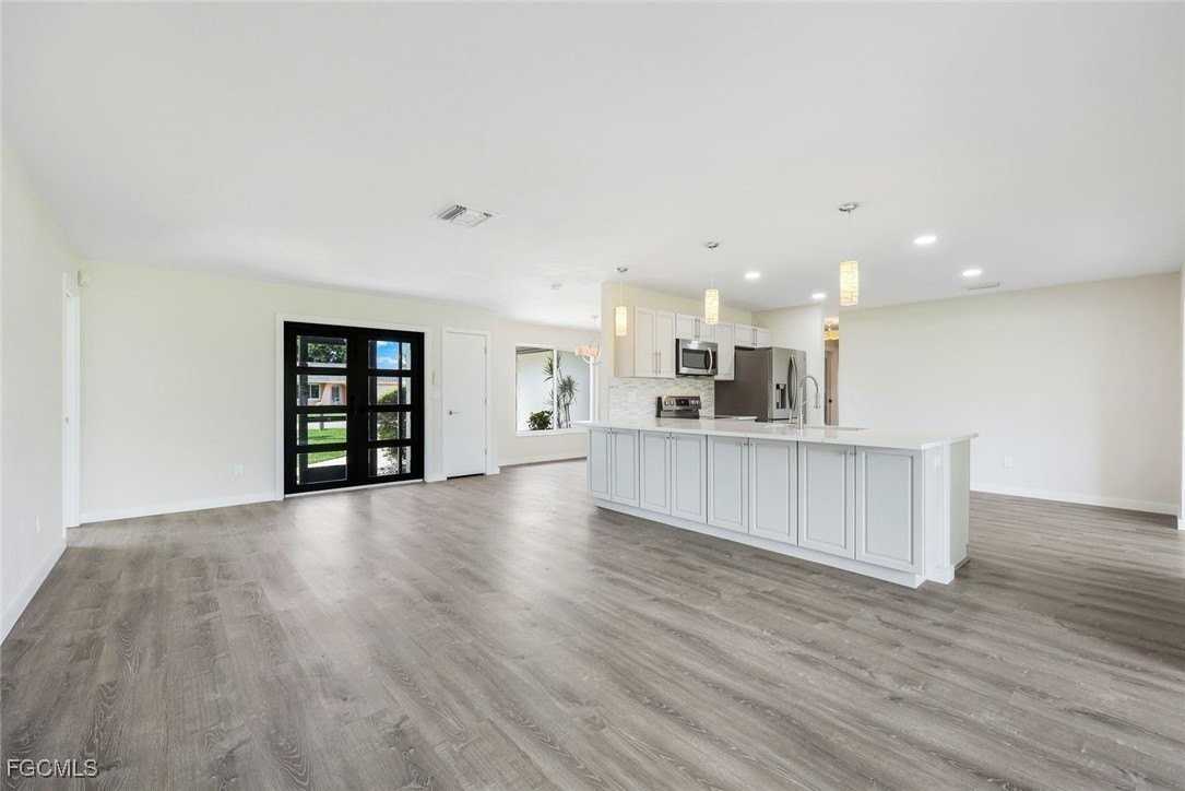 1202 Se 14th Ter - Photo 5 of 30