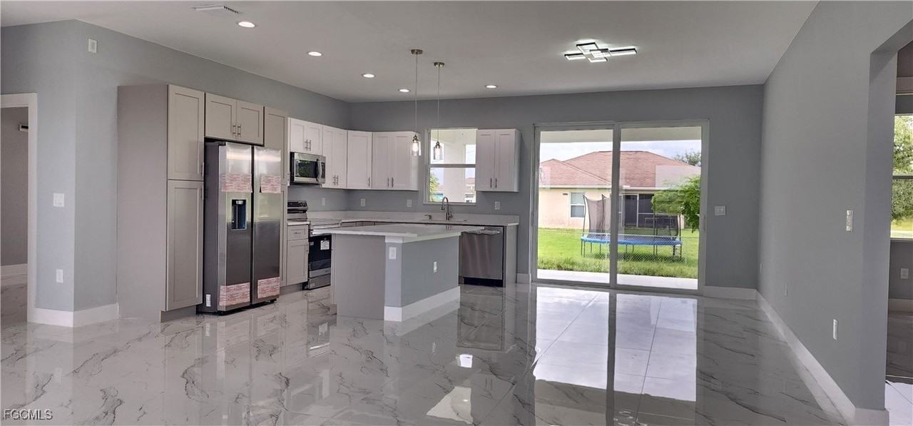 1050 Eisenhower Boulevard - Photo 5 of 16