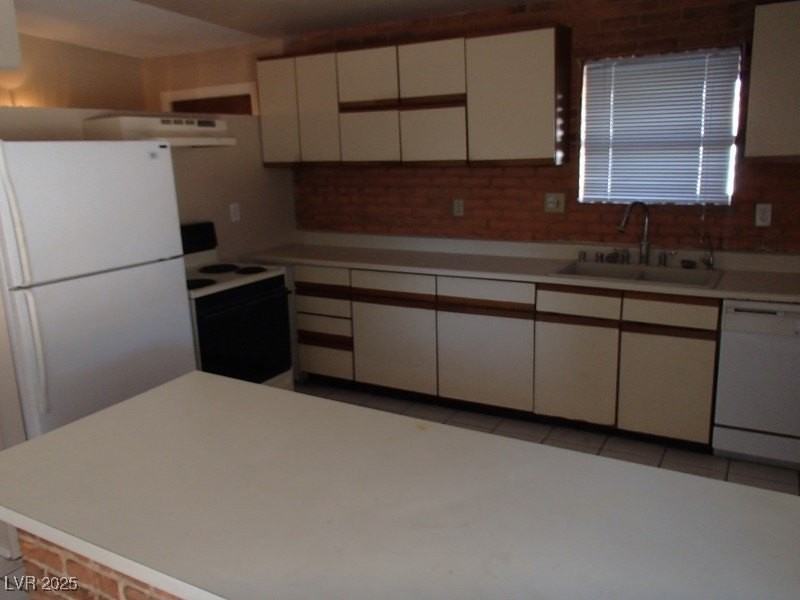 1880 Caballero Way - Photo 4 of 15