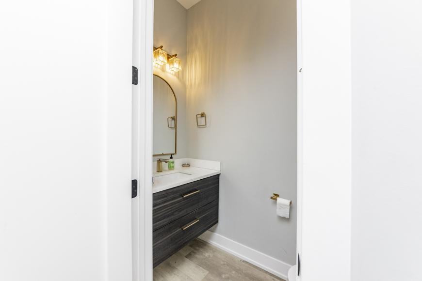 1638 North Sedgwick Street - Photo 2 of 10