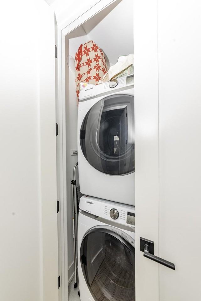 1638 North Sedgwick Street - Photo 4 of 10