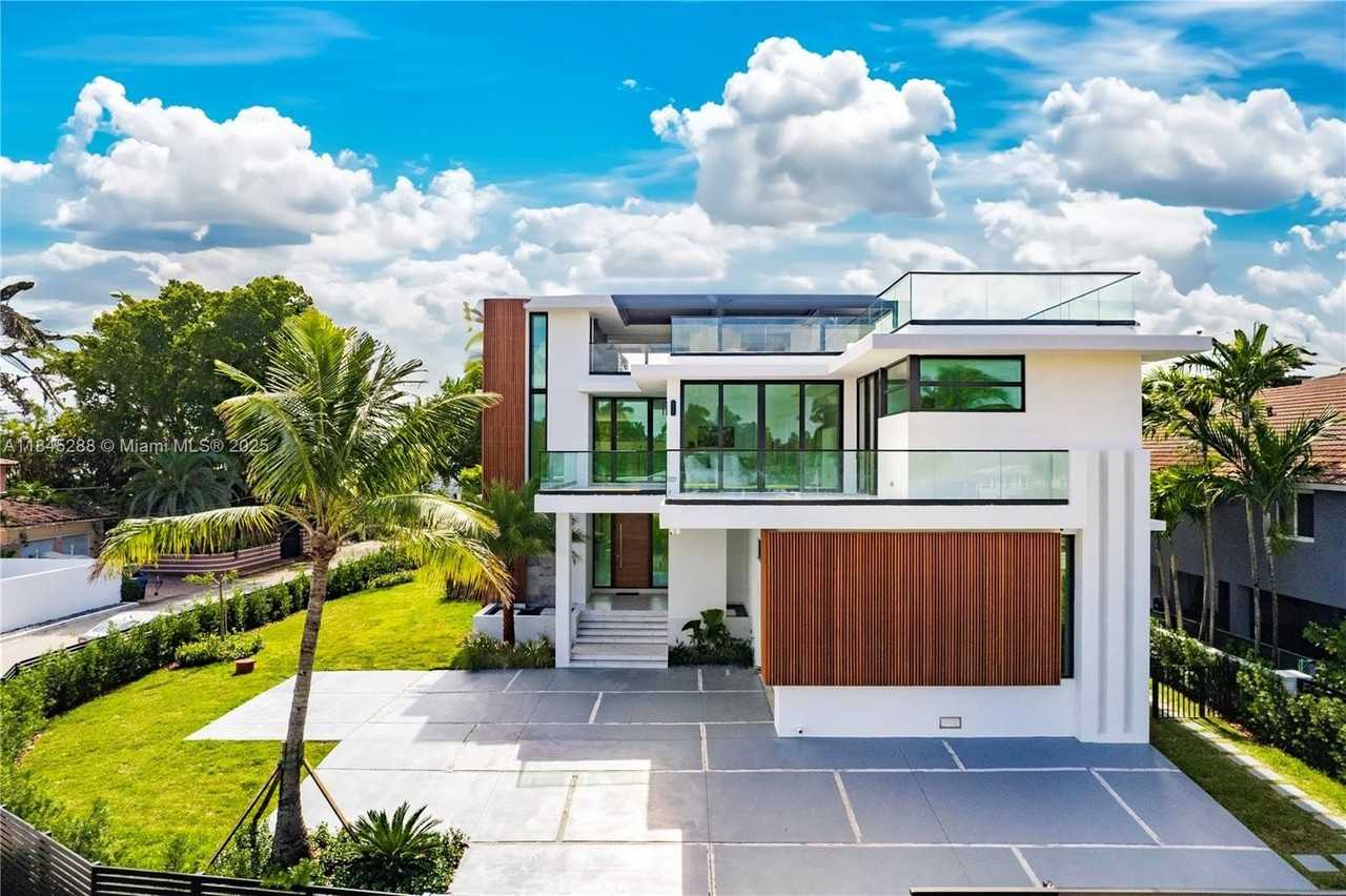 1248 Ne 89th St - Photo 3 of 50