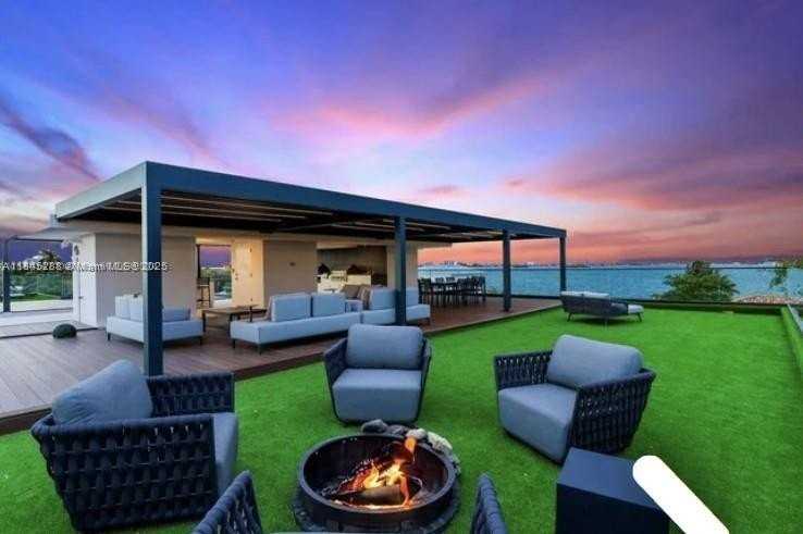 1248 Ne 89th St - Photo 4 of 50