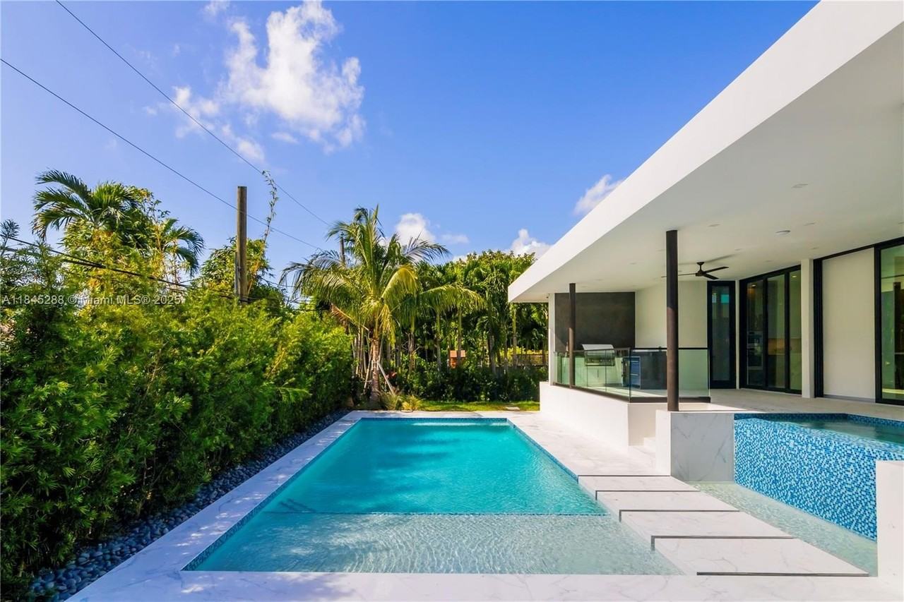 1248 Ne 89th St - Photo 5 of 50